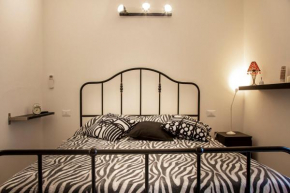 Suite Black and Wite, Pisa